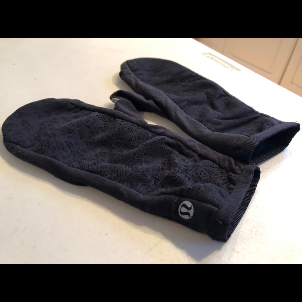 Lululemon Running Mitts - reflective & stretchy